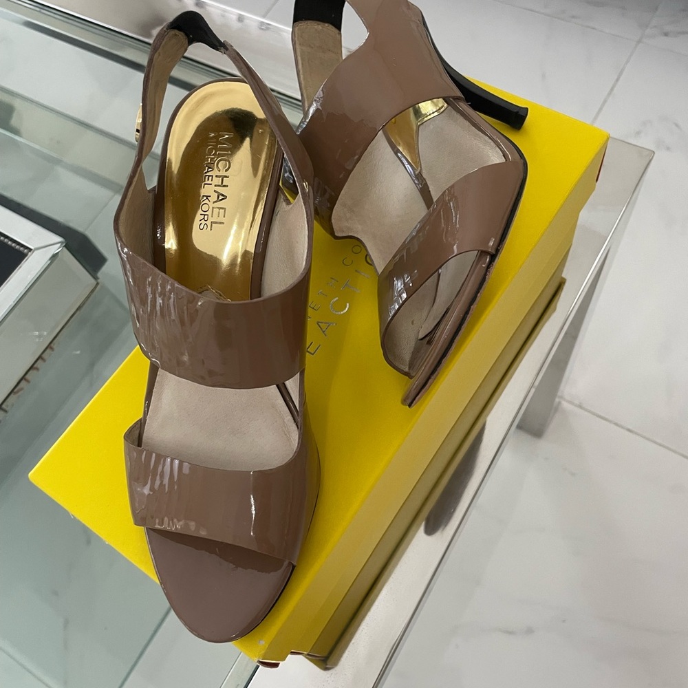 Elegant - M Kors WS tan sandals!  Worn once!  super cute for a evening affair.